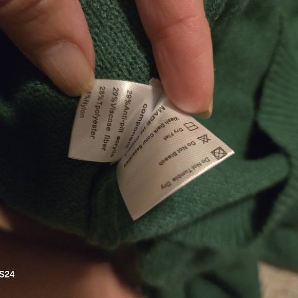 Green V-Neck Sweater Womens M MESSIC NEW - Picture 4 of 4